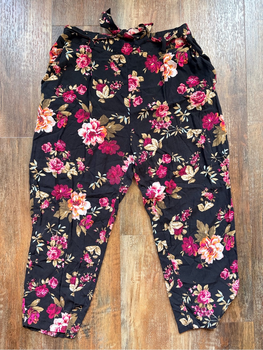 Ambiance Apparel Women’s Plus 1X Black Floral Rayon 90s Ankle Pants Pockets